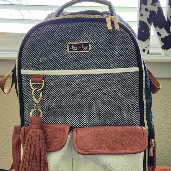Itzy Ritzy White and Brown Bag Accessories